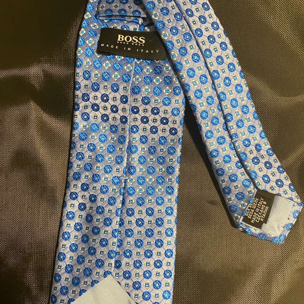 Hugo Boss tie - Picture 4 of 5